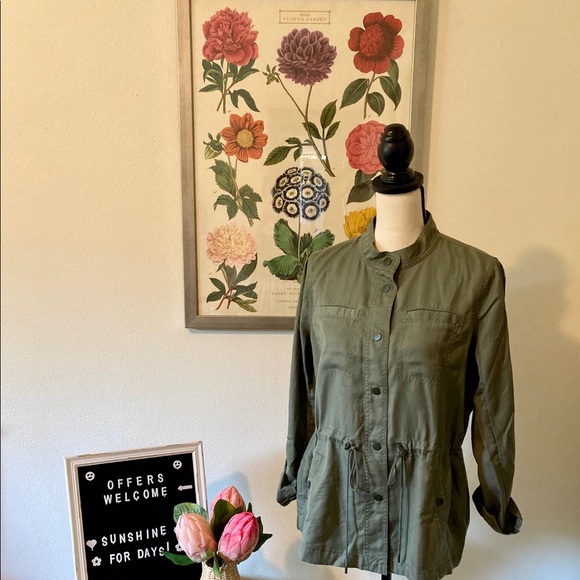 Modern Drawstring Utility Jacket - Picture 9 of 16